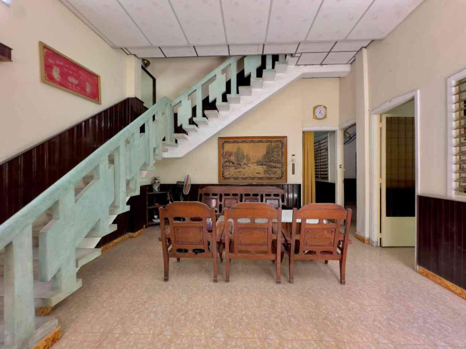 Nhà sân vườn 2 tầng, 3PN, mặt tiền rộng tại Phú Nhuận