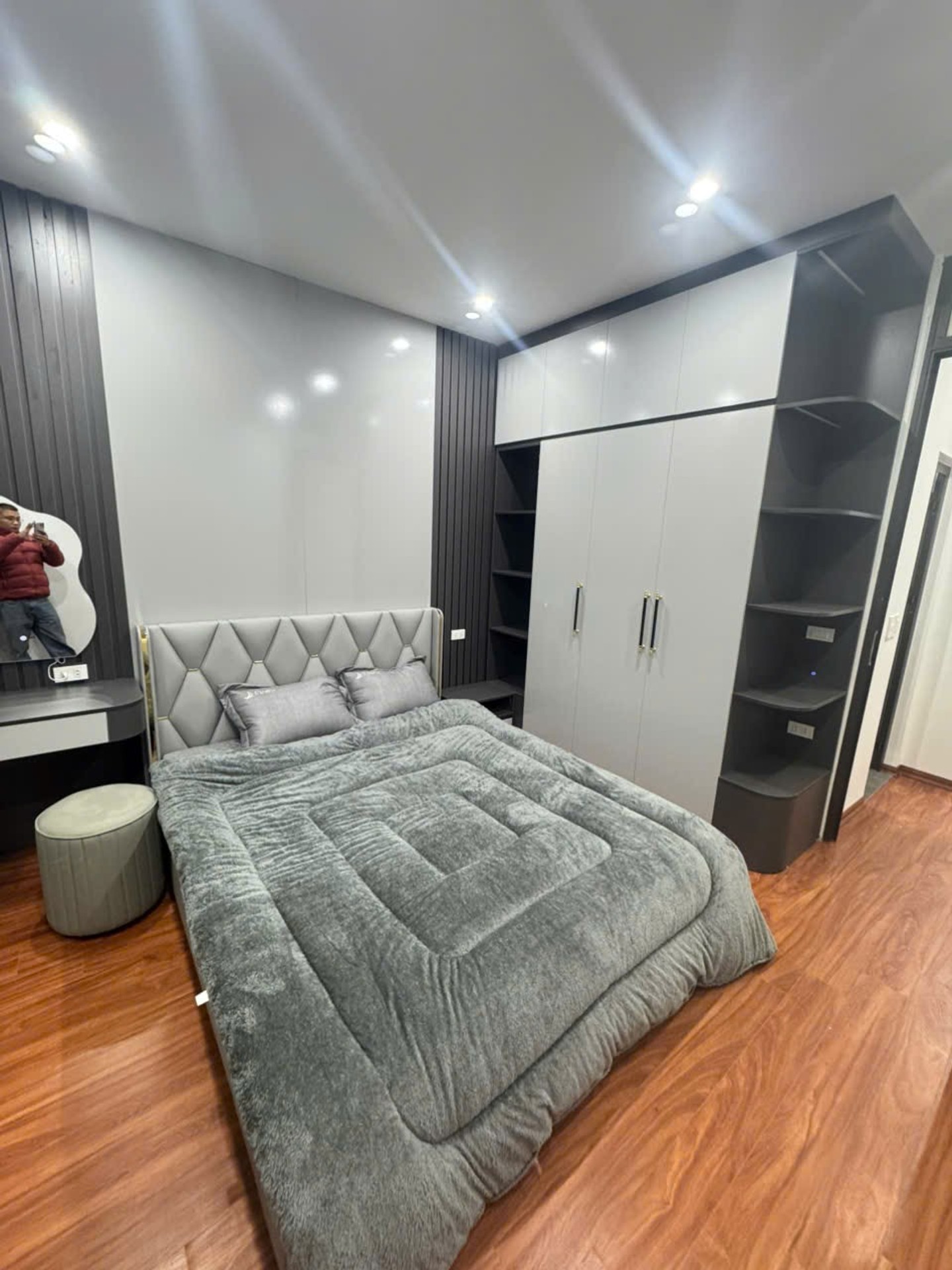 1 NHÀ RA PHỐ NGUYỄN CHÍ THANH- Ô TÔ 7 CHỖ VÀO NHÀ- KINH DOANH SẦM UẤT