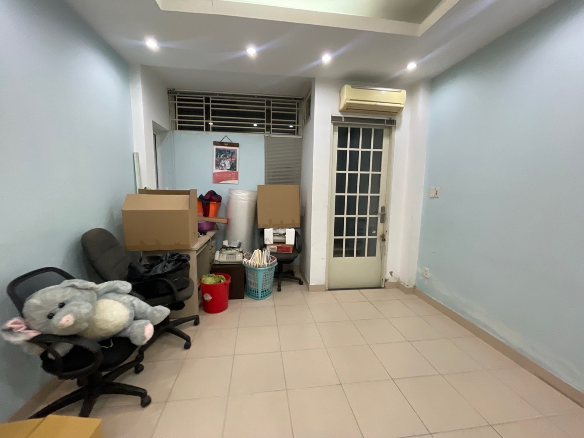 TRUNG TÂM Q10, HẺM XE HƠI tới NHÀ, 4TẦNG, 5PN, 5wc riêng khu vip không có căn thứ 2 - có chỗ lắp t