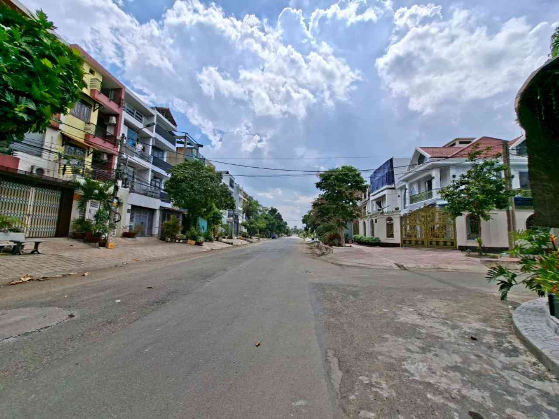 Nhà Mặt Phố Đắc Địa Quận 8, 4 Tầng, 6 Phòng Ngủ