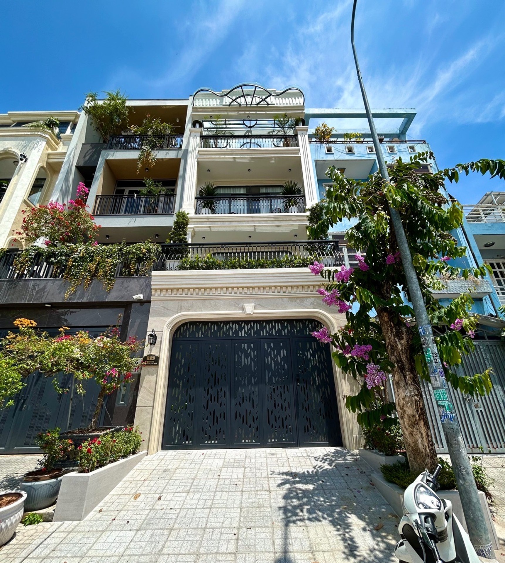 Siêu phẩm nhà mặt phố 4 tầng thang máy, vị trí đắc địa giá 17.5 tỷ