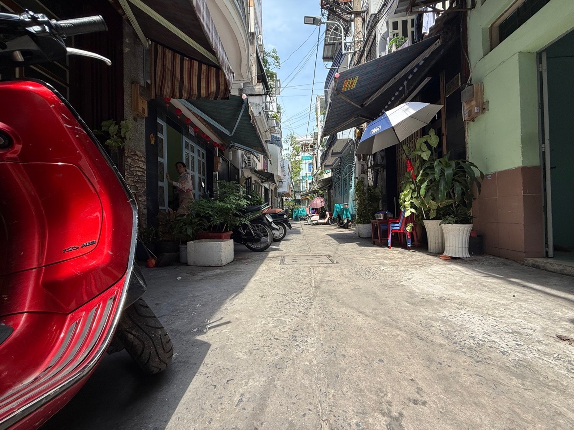 Kết cấu 5 tầng, đang có hơn 10 phòng cho thuê tháng 18tr. Nếu cho thuê nguyên căn là 25tr/tháng.
+
