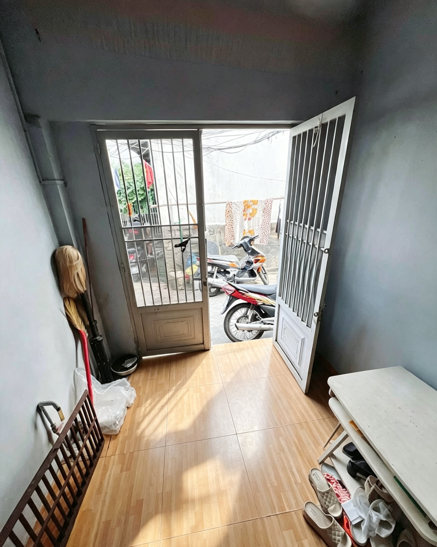 Gần Chợ Xóm Chiếu - 2 Tầng - 34m² - Nhỉnh 2 tỷ
