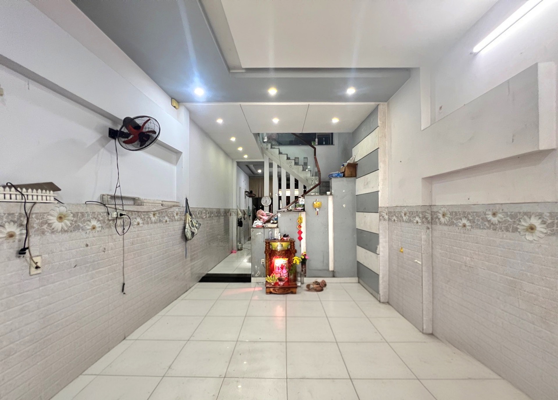 BÁ.N NHÀ ĐẸP SÁT LÊ VĂN QUỚI - HẺM XE HƠI - 5PN - 100M2