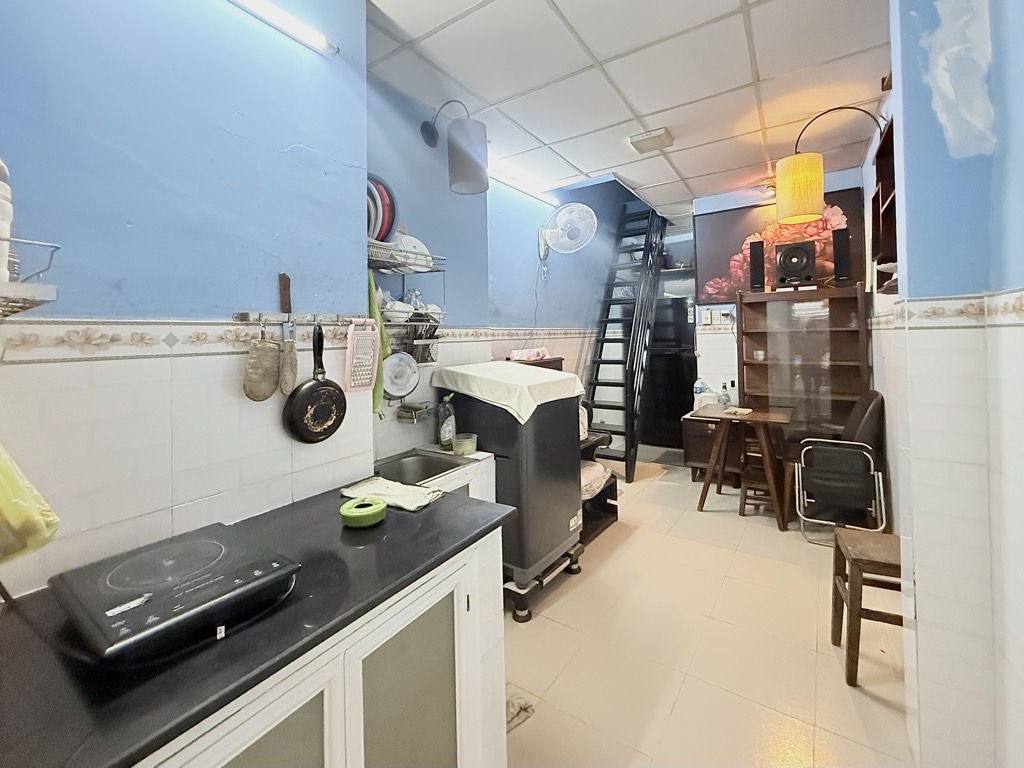 Mặt tiền Đoàn Văn Bơ - 2 Tầng - Nhỉnh 2 tỷ - Sổ đẹp - Nở hậu