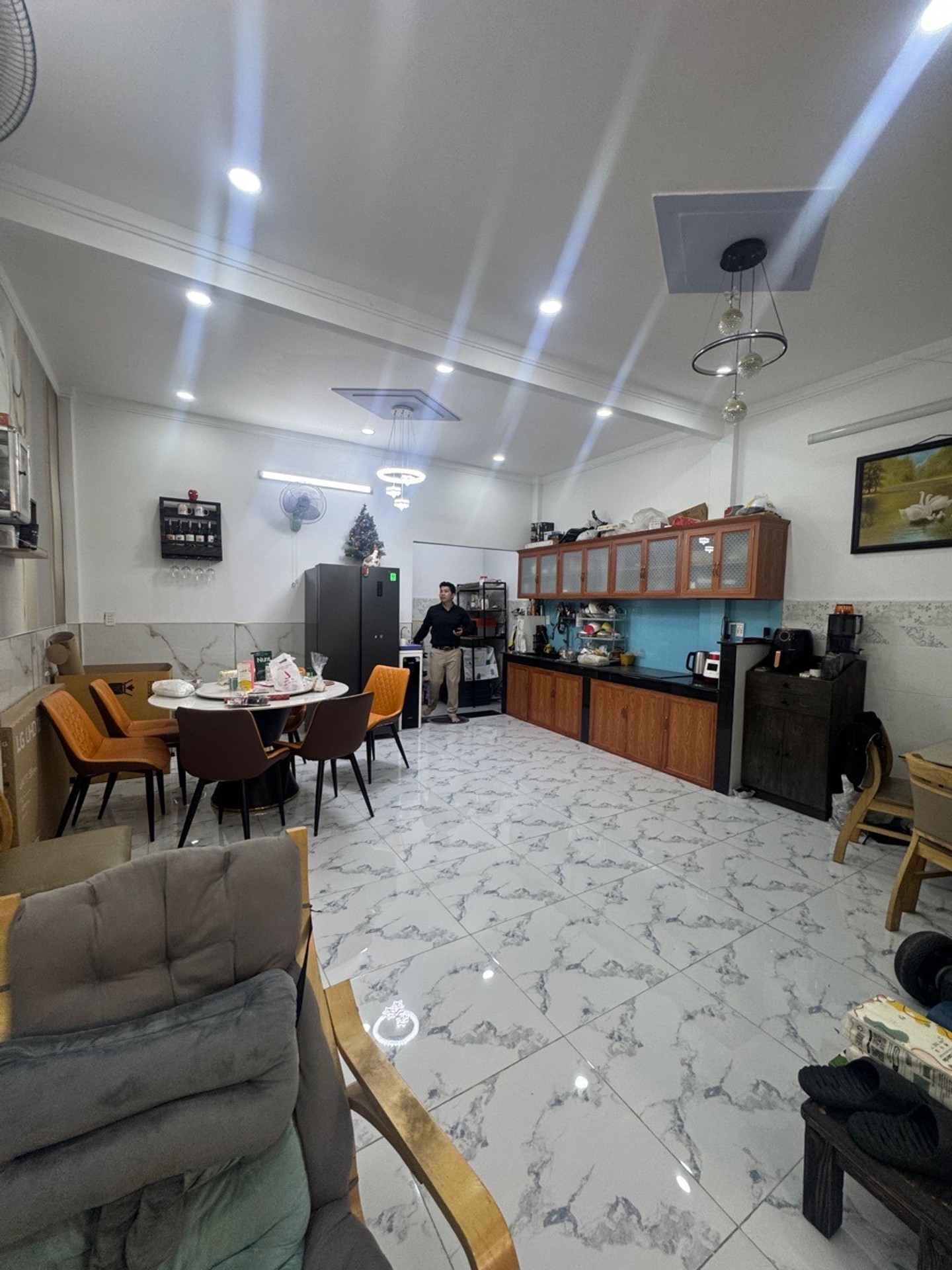 Nhà 2 tầng đẹp, gần siêu thị Emart, giá hợp lý