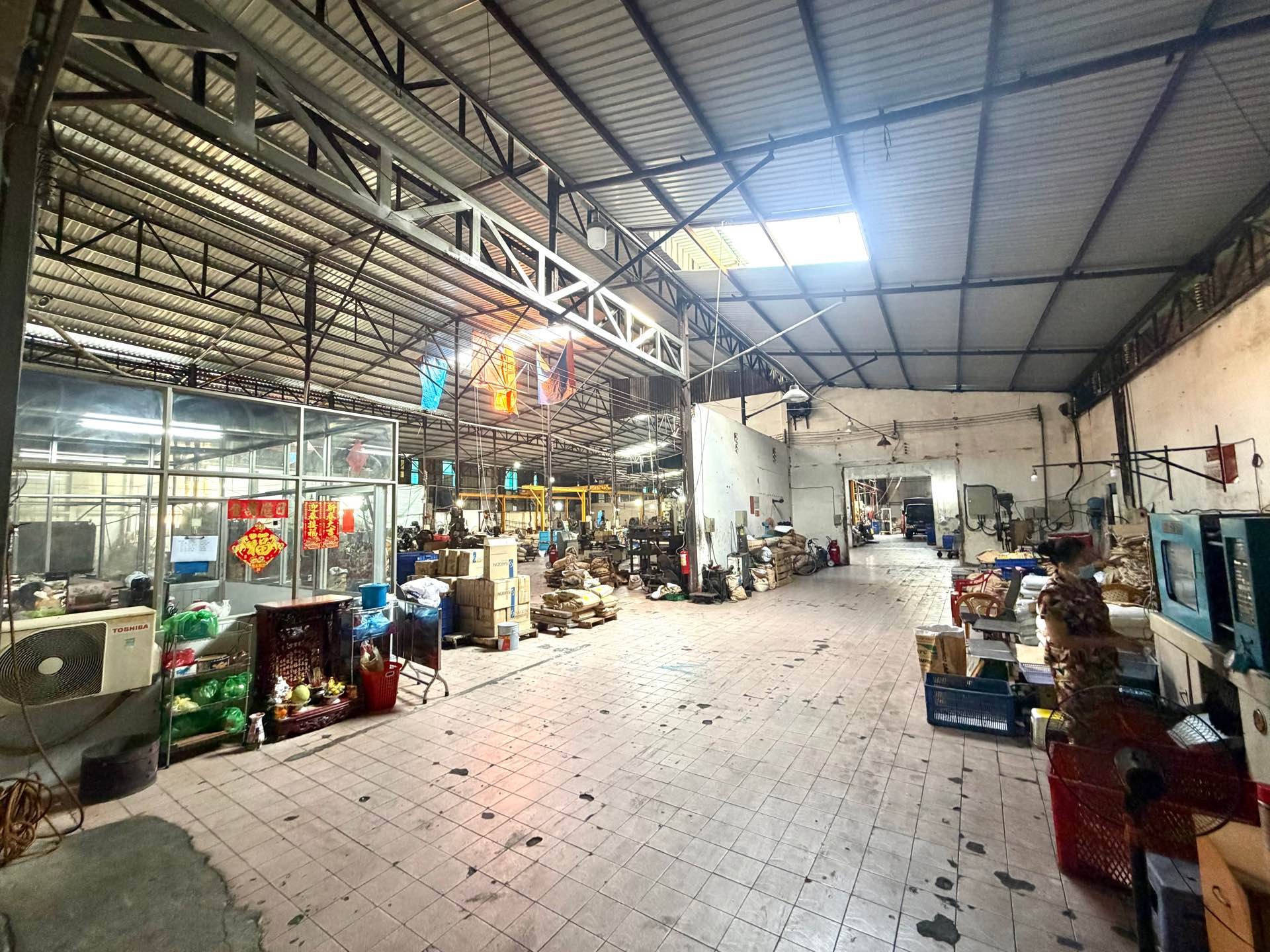 Bán nhà riêng trung tâm Tân Phú gần 3.000m2, mặt tiền 8m, hẻm xe tải tránh nhau