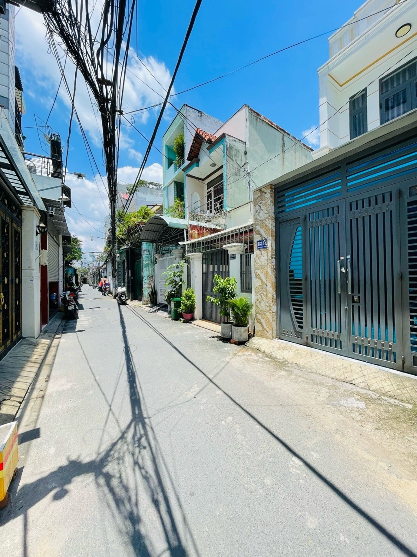 Bán tòa nhà 6 tầng 12 phòng khu phát triển gần sân bay