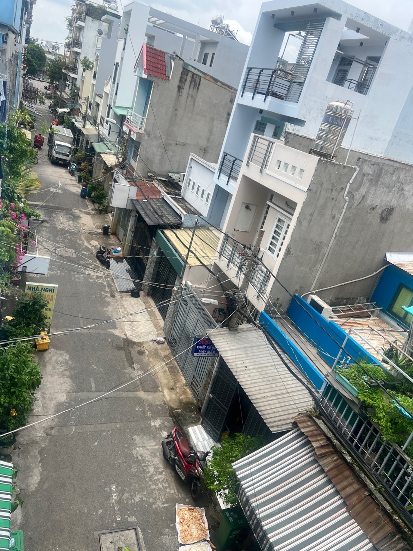 Nhà 3 tầng tiện nghi, ôtô vào tận nơi, vị trí đẹp Bình Tân