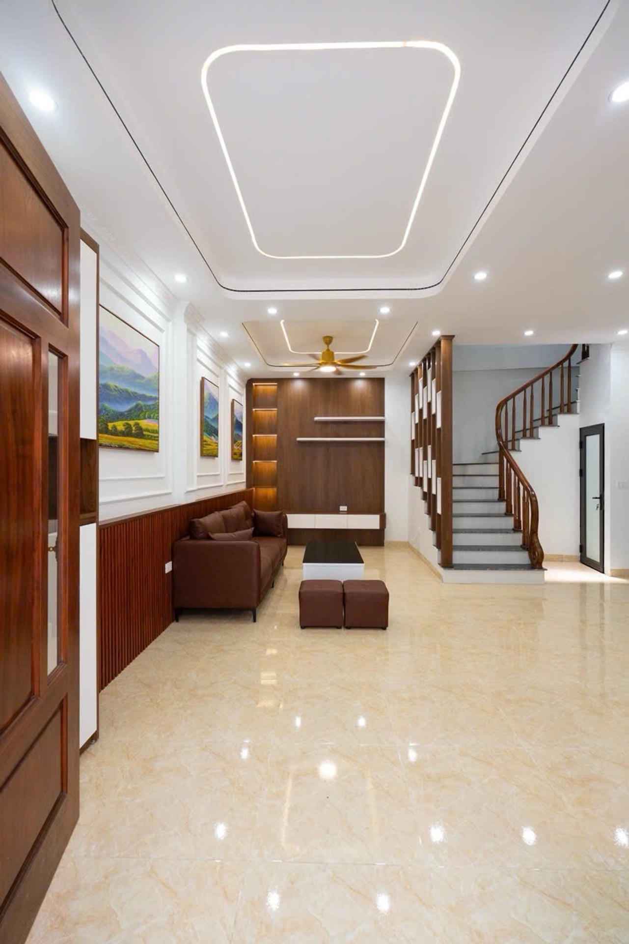 Nhà đẹp trung tâm Đan Phượng, full nội thất, rộng thoáng giá cực tốt.