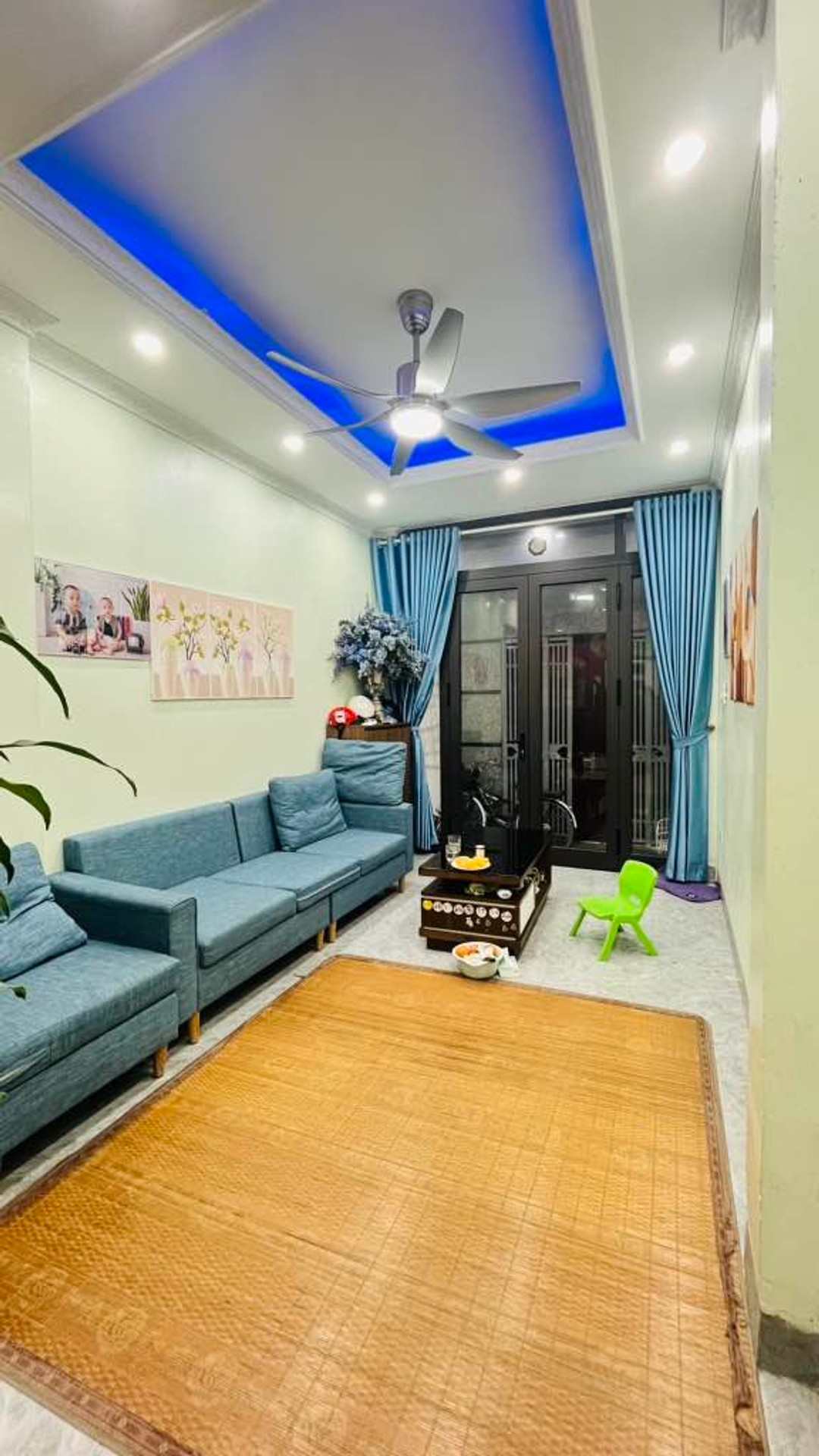 Nhà đẹp Cầu Giấy giá hấp dẫn, chỉ 7.9 tỷ, 4 phòng ngủ, cách ô tô tránh 30m