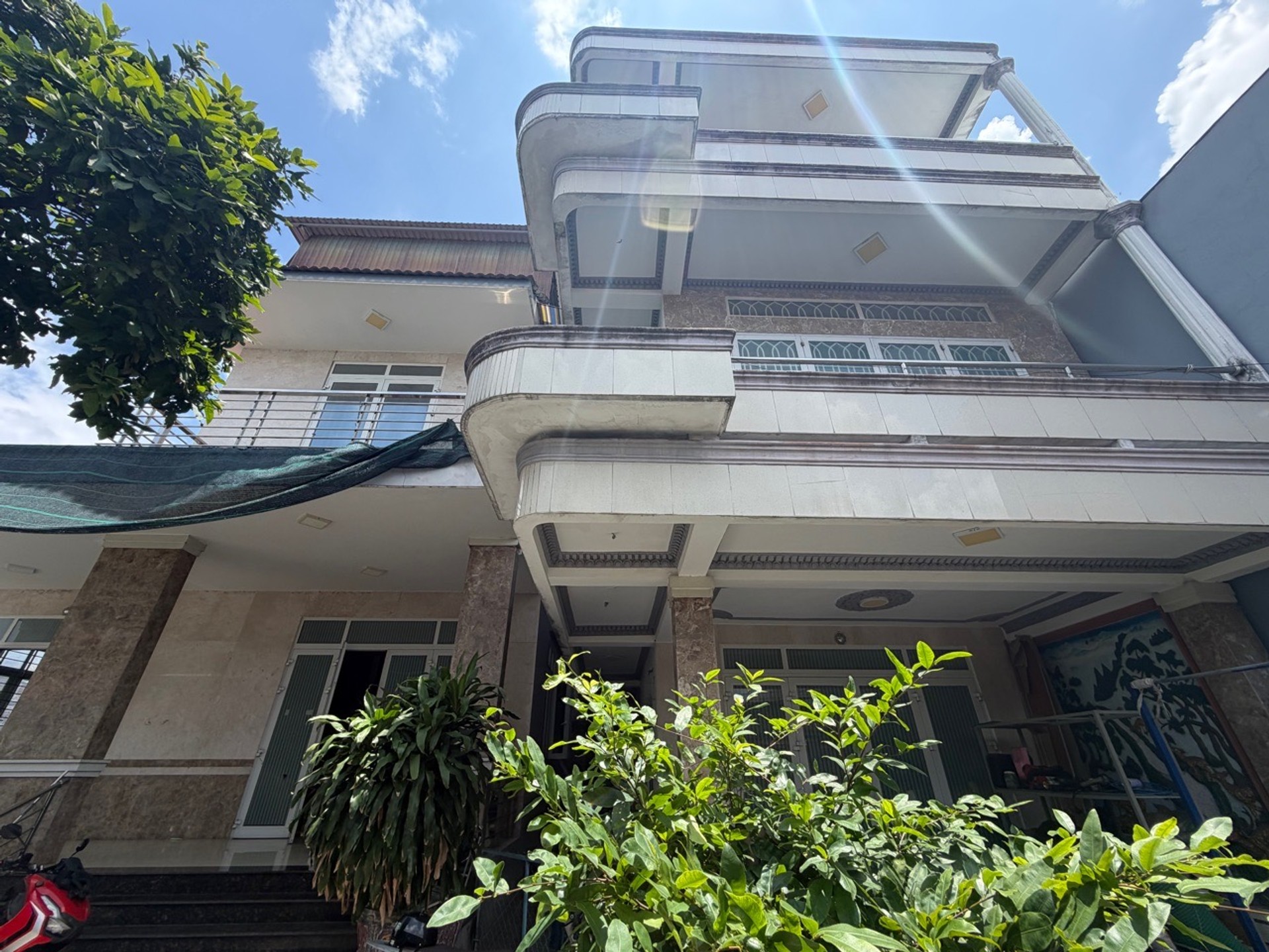 Bán nhà riêng 3 tầng rộng gần 950m2 tỉnh lộ 10- bình tân