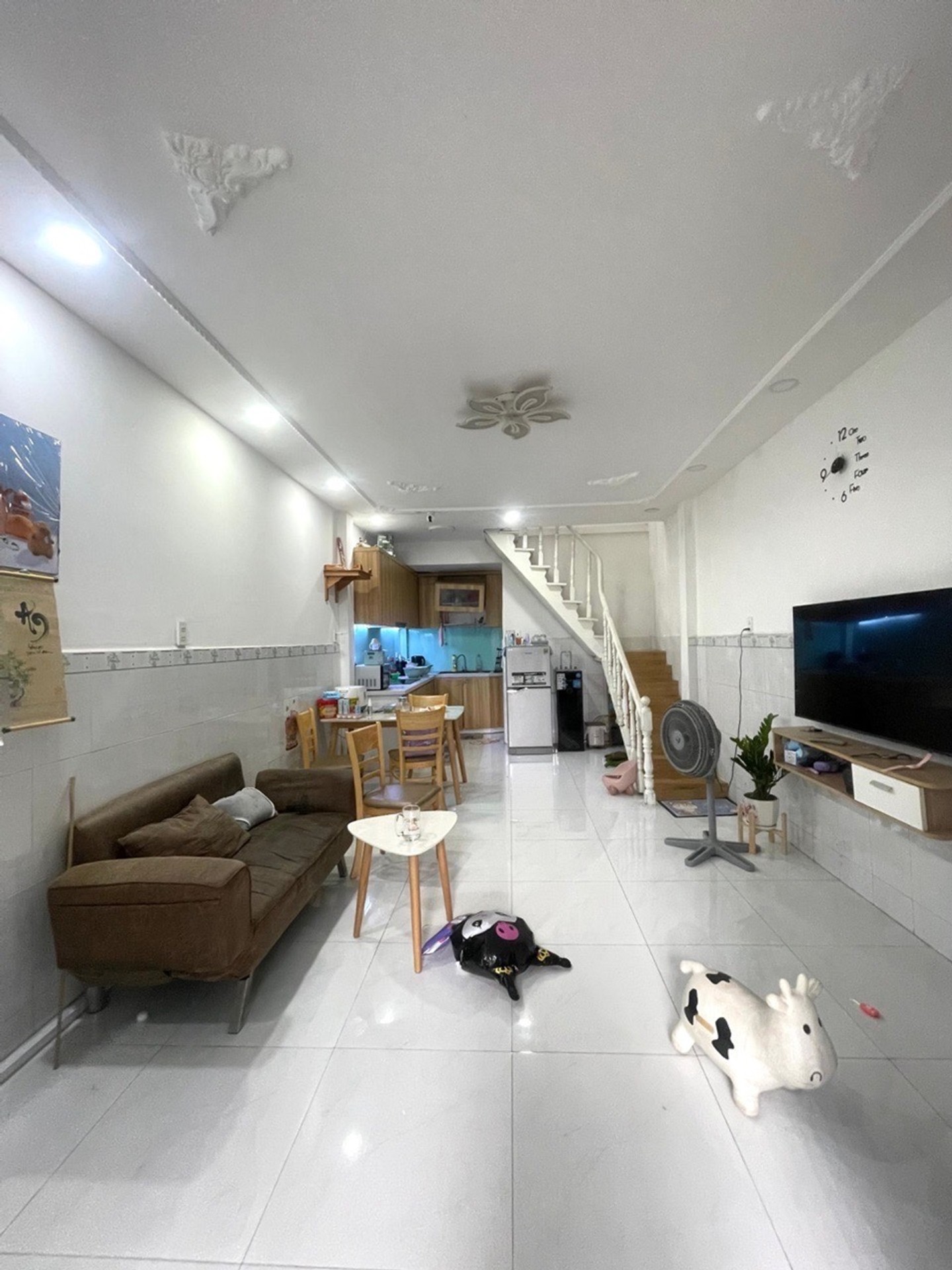 Nhà 2 tầng hẻm nhựa thông, cách sân bay 500m, Tân Bình