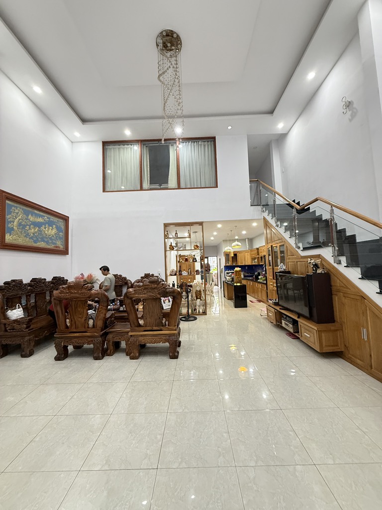 Bán nhà mặt phố hai mặt hẻm, diện tích 301m², Tân Bình