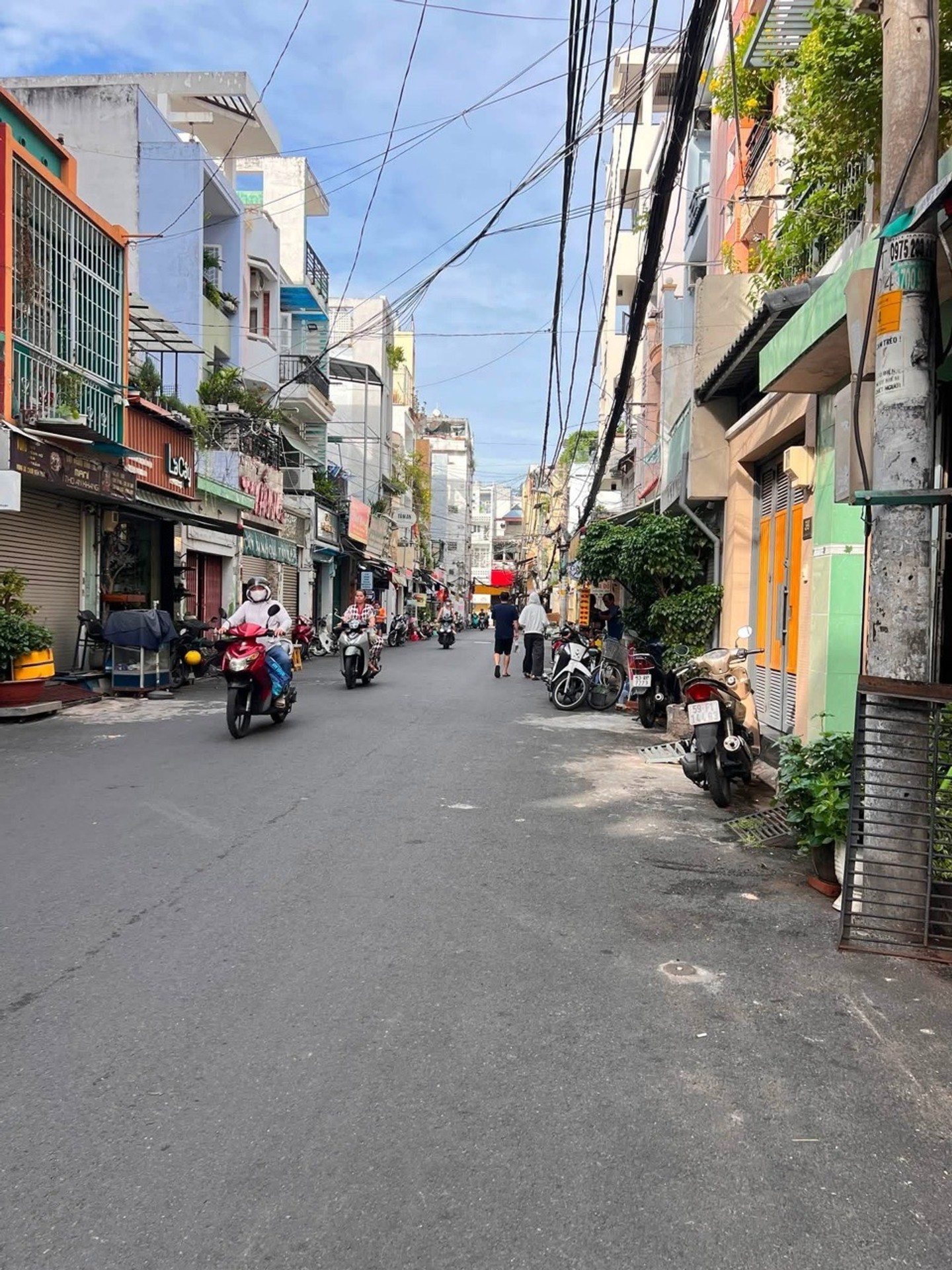 Mặt tiền đường Cô Giang. Q Phú Nhuận