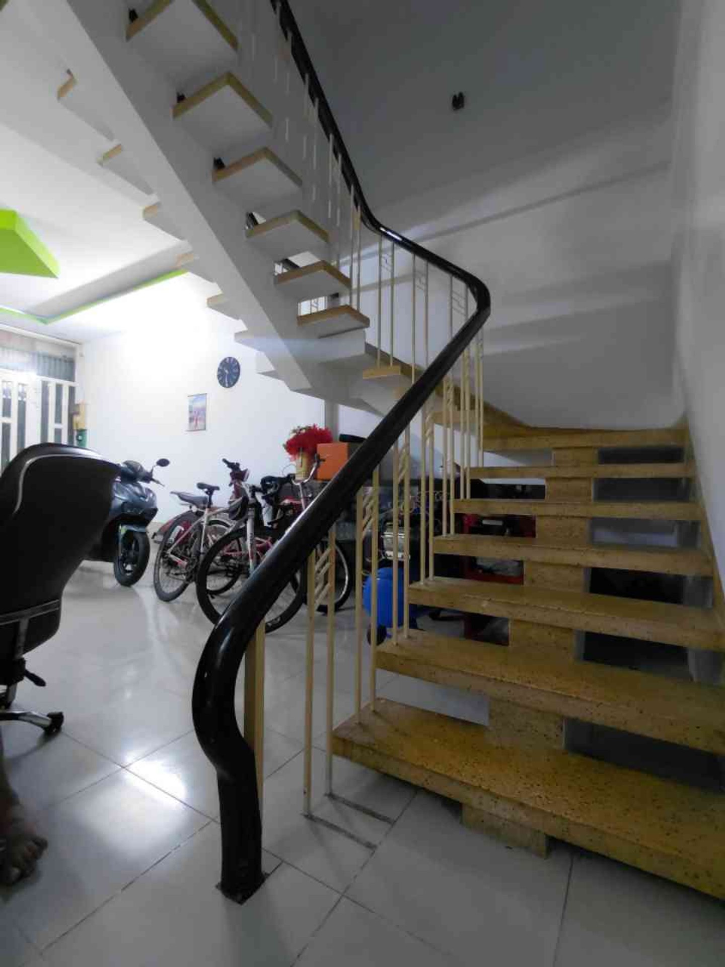 Bán nhà 3 tầng 5 phòng ngủ diện tích 73.7m2 tại Lạc Long Quân, giá 8 tỷ đồng