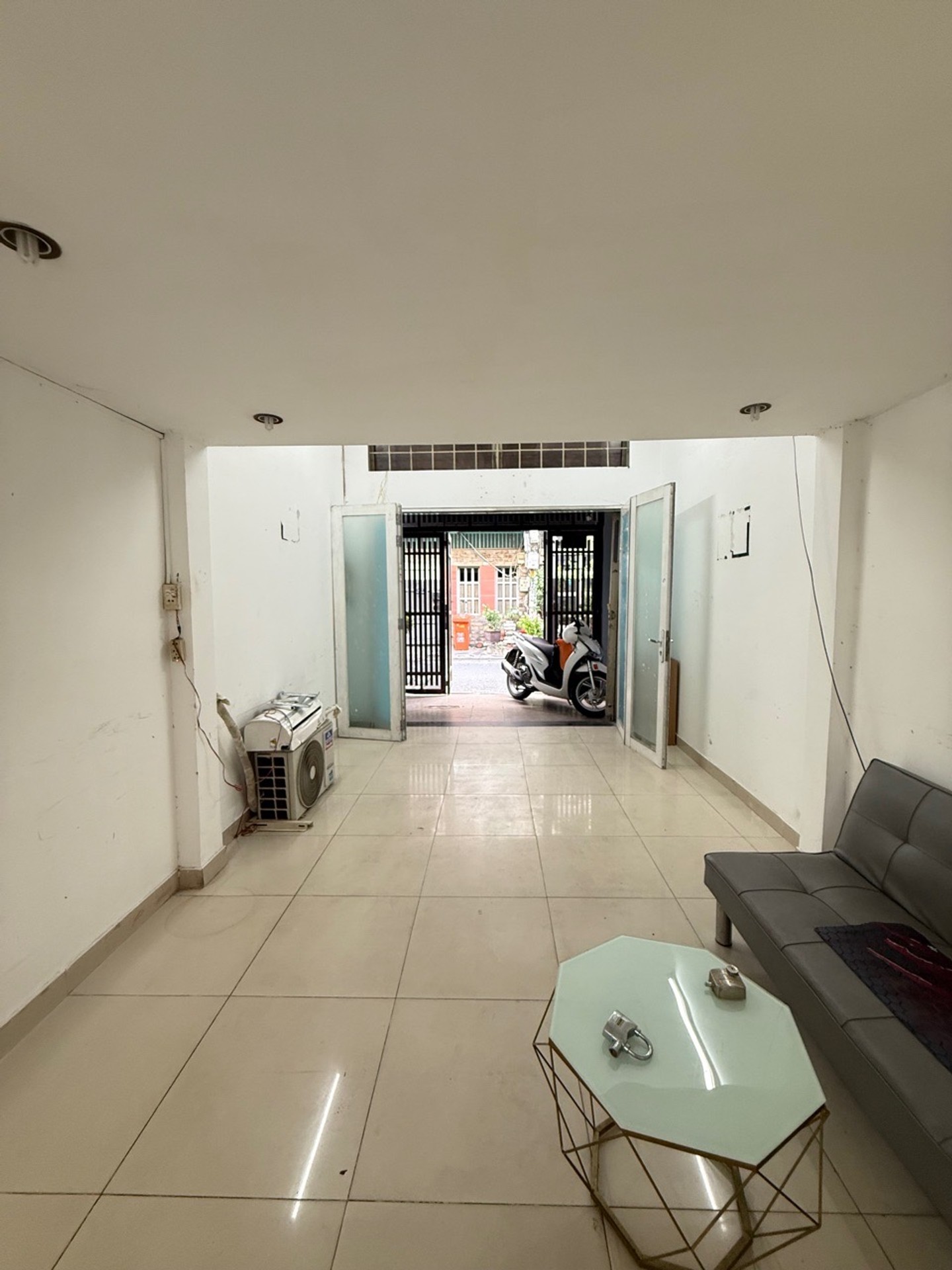 Bán nhà riêng hẻm 10m khu Văn Chung, Tân Bình, 80m2, giá 9.6 tỷ