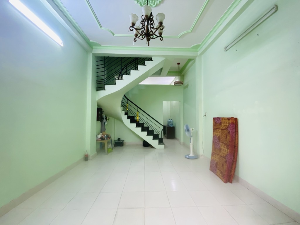 Nhà đẹp Phạm Văn Hai, gần trung tâm, ô tô đậu sát nhà