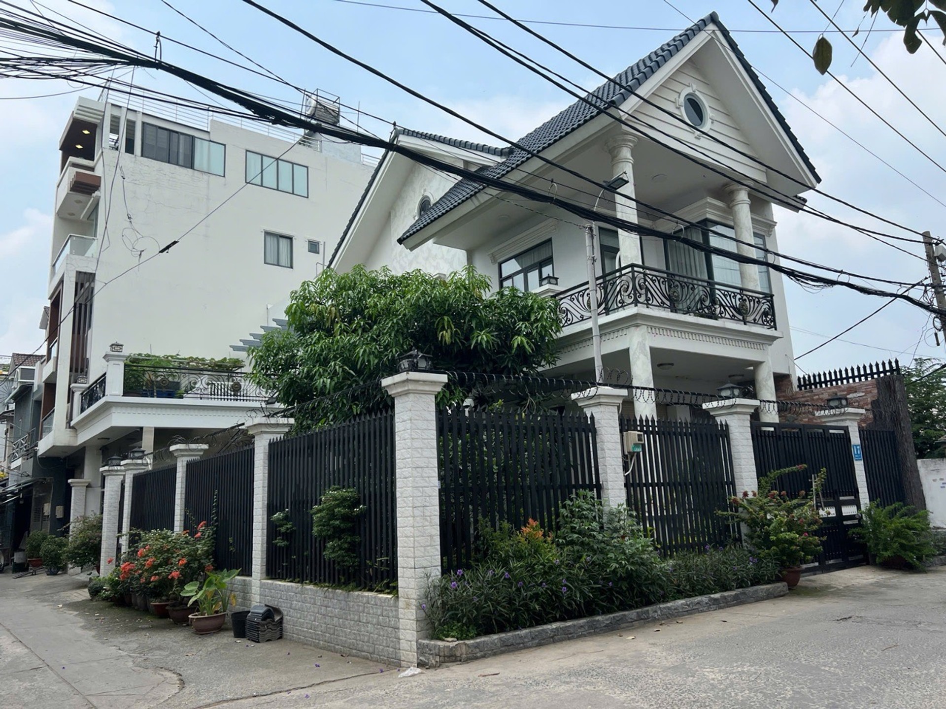 Bán nhà biệt thự phố 2 tầng mặt tiền 12m diện tích 170m2 ở Bình Tân