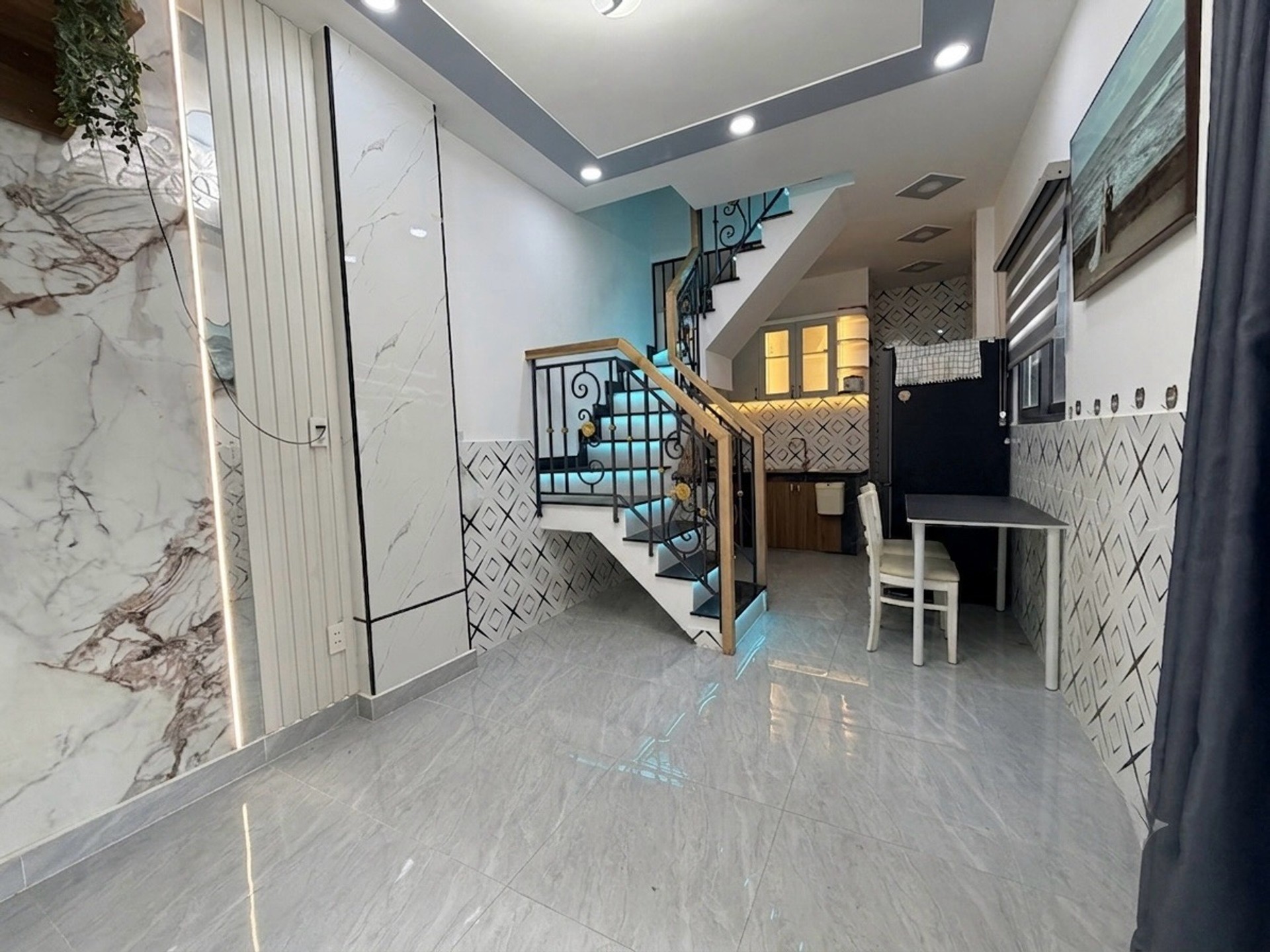 Nhà 2 tầng mới, gần chợ Thạch Đà giá cực hấp dẫn