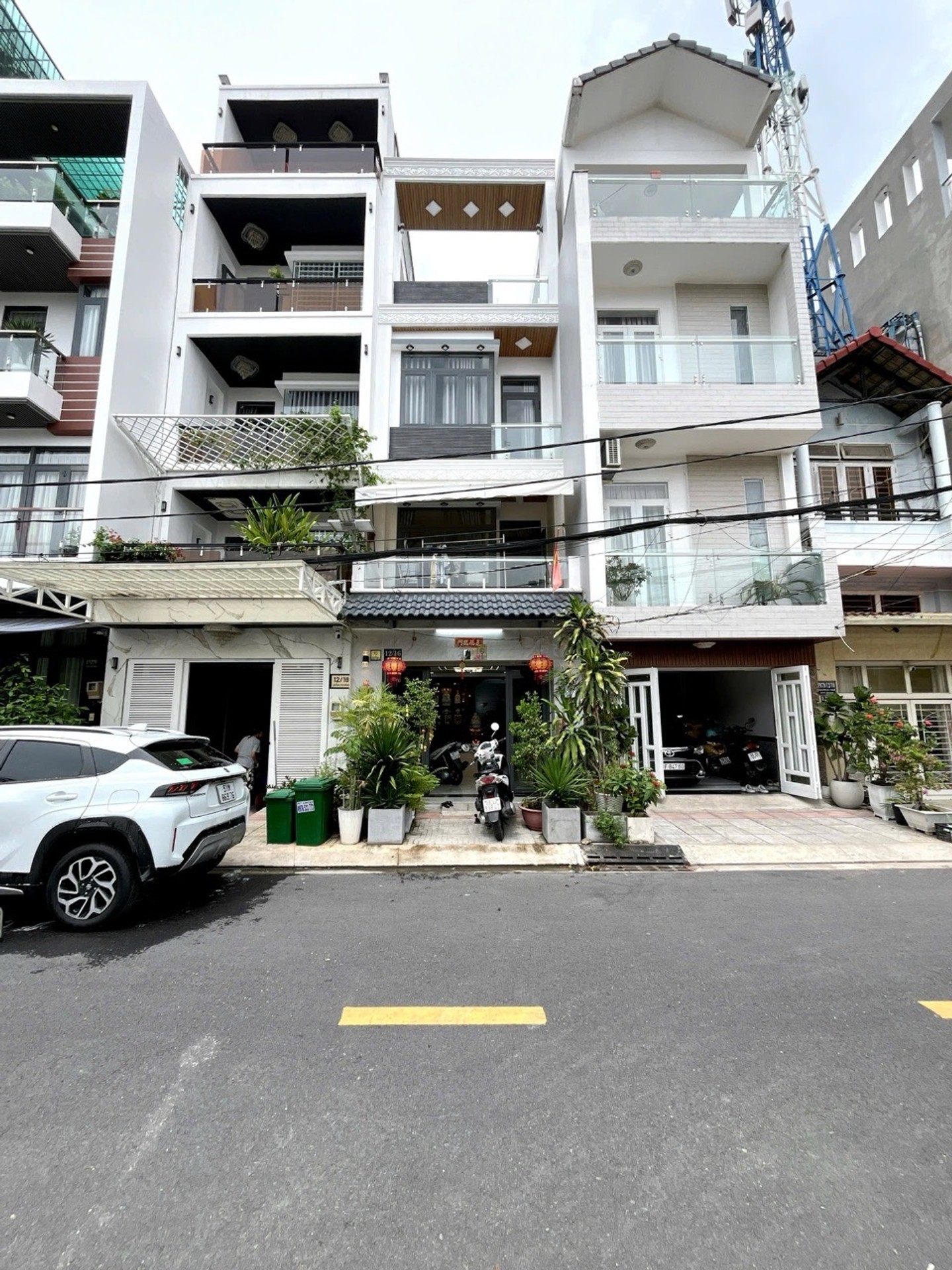 Nhà mặt phố 4 tầng 52m2 tại khu dân cư sầm uất giá 7,8 tỷ