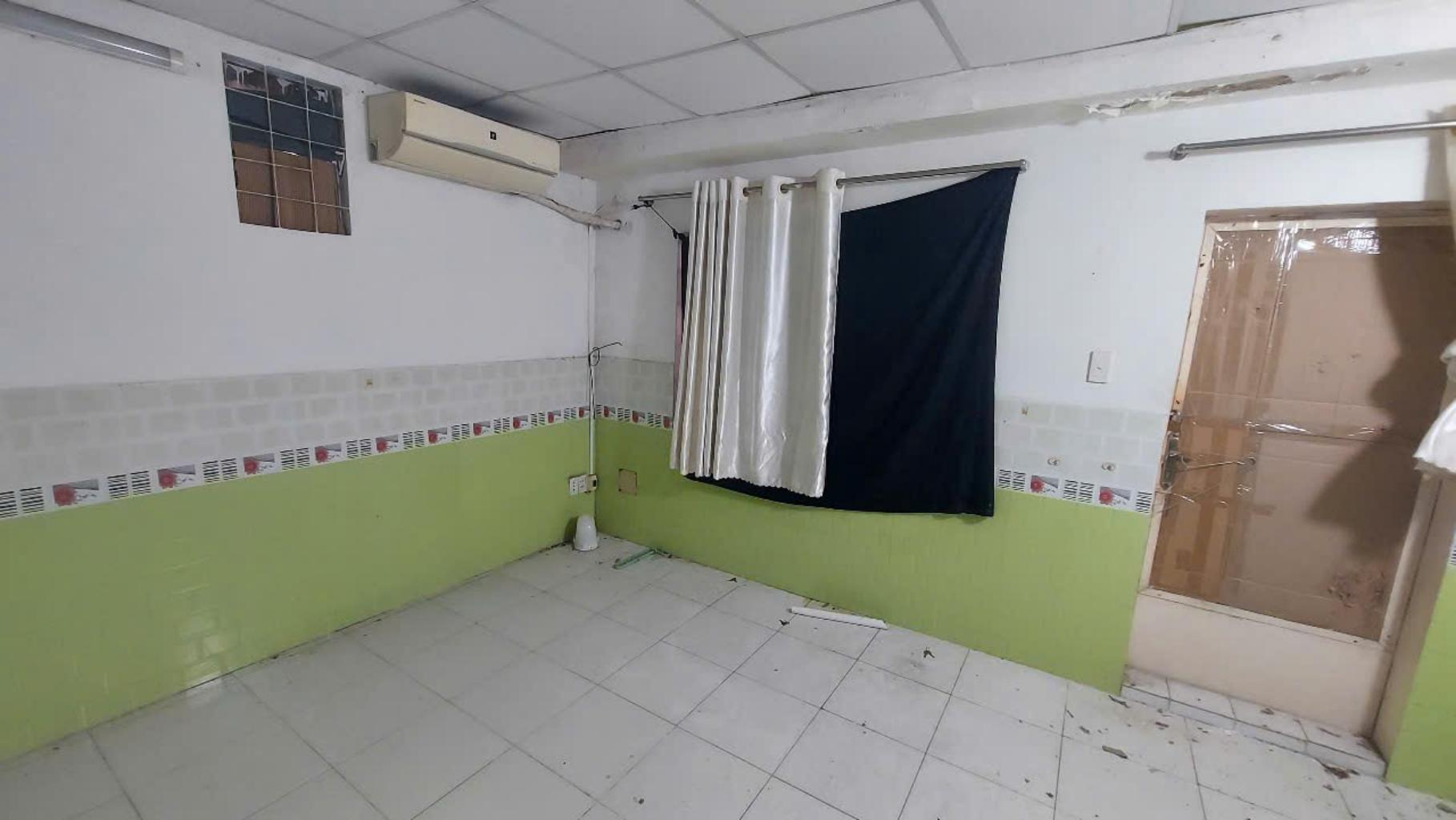Nhà mặt tiền trung tâm Quận 10 giá tốt, 2 phòng ngủ, thoáng mát