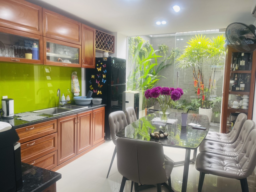 Nhà đẹp lung linh 4 tầng tại Quận 3, tặng toàn bộ nội thất