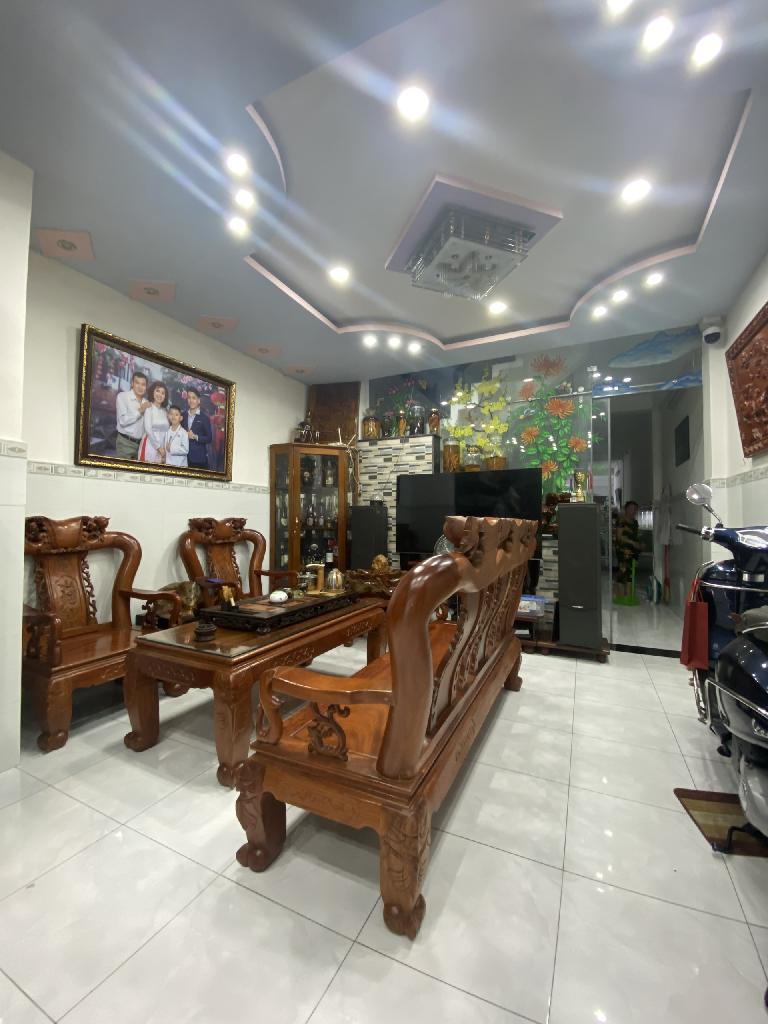 Bán nhà mặt phố 3 tầng, 4 phòng ngủ tại quận Tây Hồ