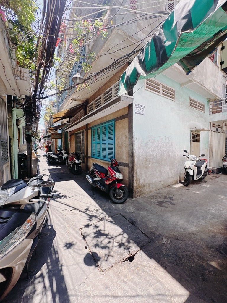 Nhà 3 tầng yên tĩnh gần chợ Hồ Thị Kỷ, quận 10