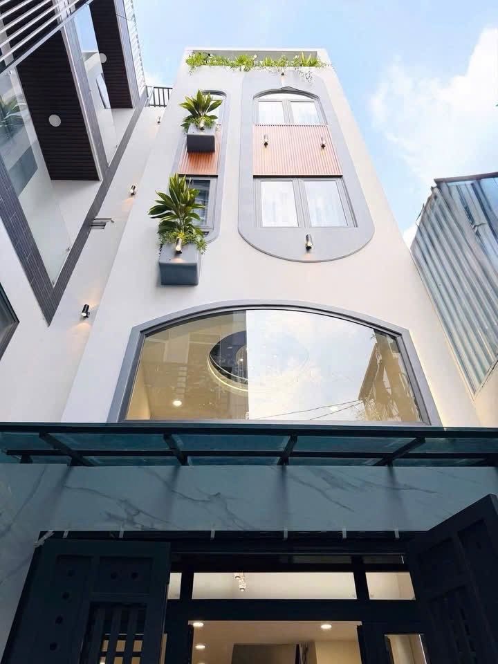 Nhà 5 tầng mới đẹp trung tâm Quận 3, giá hấp dẫn