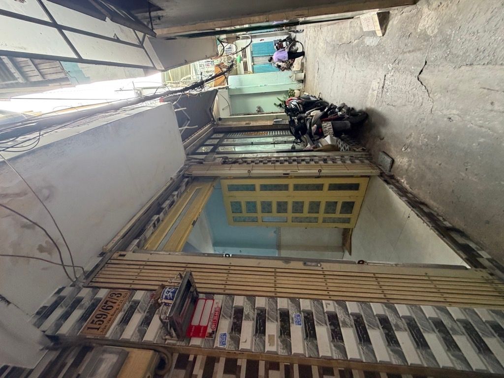 Nhà 3 lầu siêu hiếm Quận 3 - giá chỉ hơn 2 tỷ
