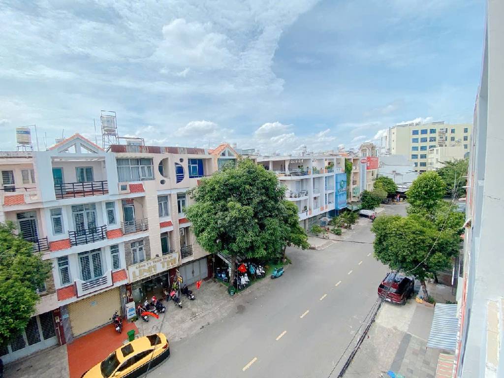Bán nhà 4 tầng mặt phố Nguyễn Sỹ Sách, 4.5x15m, Đường 20m