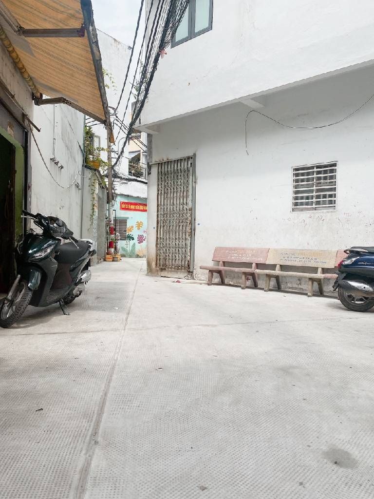 Bán nhà riêng 2 tầng 49m2 tại Hồng Lạc, giá 6,3 tỷ