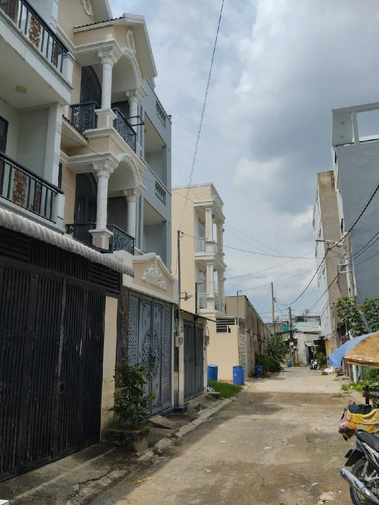 KHU VIP PHÂN LÔ - LONG TRƯỜNG QUẬN 9 - NHÀ C4 - 56.4M2(4x12) - SỔ VUÔNG - HẺM 🚗 6M.