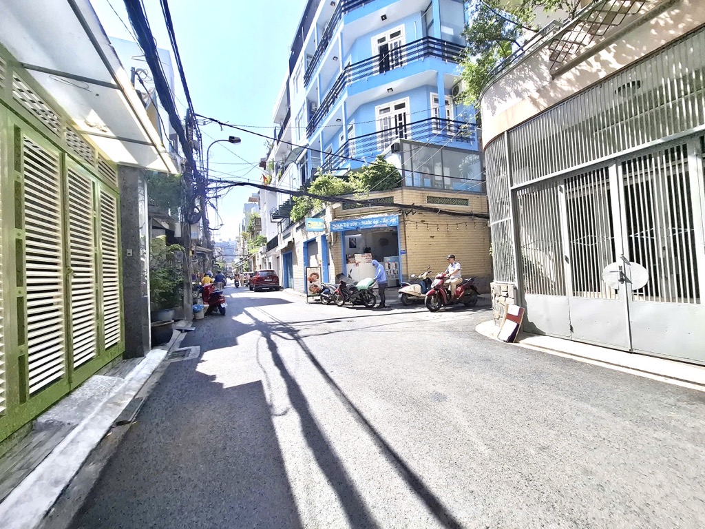 Nhà 4 tầng cực đẹp, kinh doanh tốt ngay Tân Bình