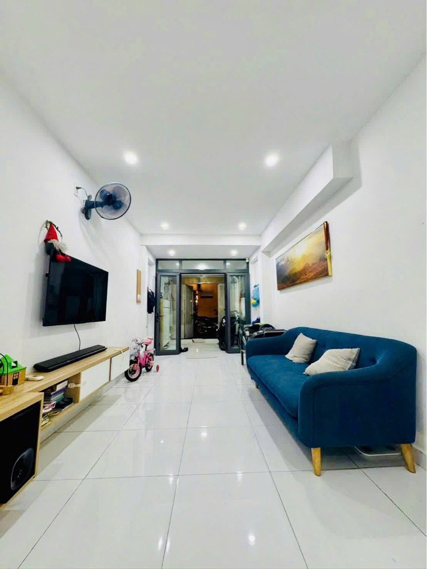 Nhà Riêng Sang Trọng Phú Nhuận Với Nội Thất Hoàn Thiện, Vị Trí Đắc Địa
