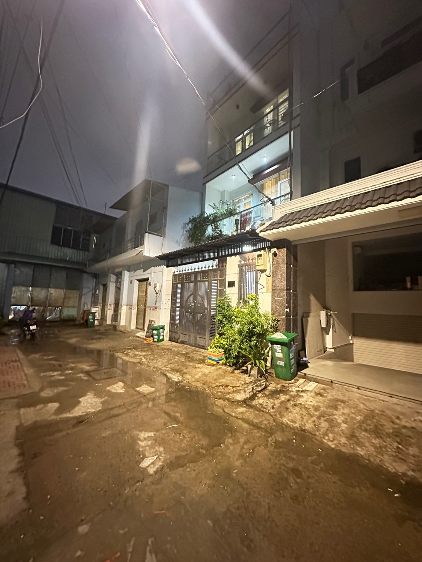 Bán nhà riêng 100m2, ngang khủng, Bình Trị Đông, Bình Tân, xe tải vào nhà.