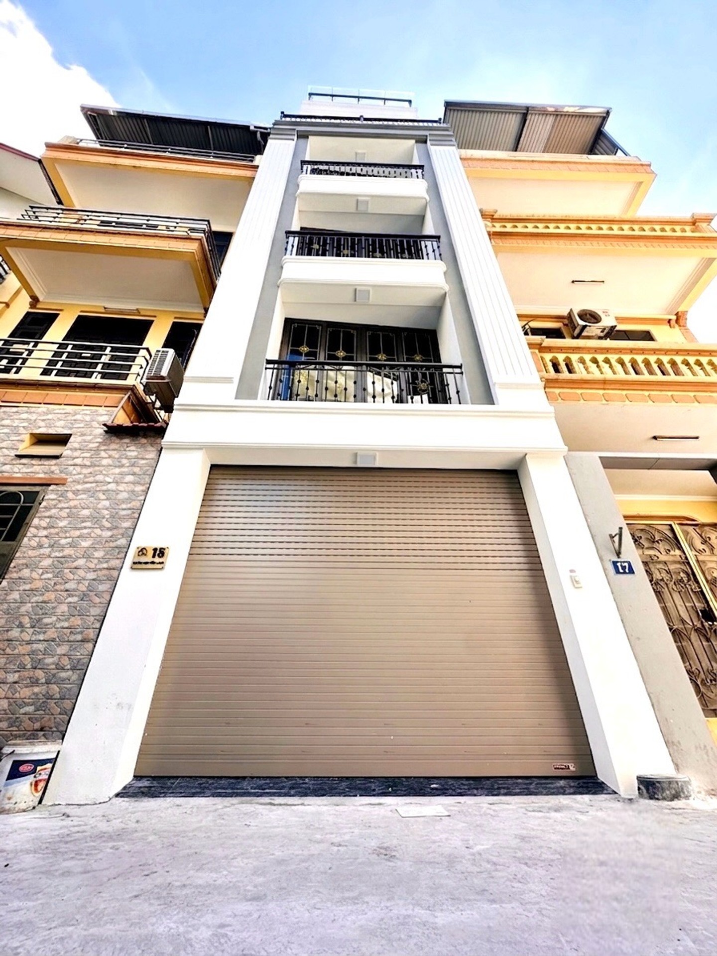 Bán nhà 60mx 6T THANG MÁY GARA Ô TÔ gần Vinhomes Riverside, Nguyễn Lam,