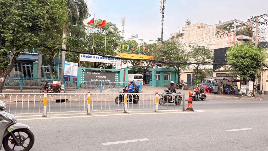 Bán nhà mặt phố diện tích 161m2 mặt tiền 4,7m quận Tân Bình