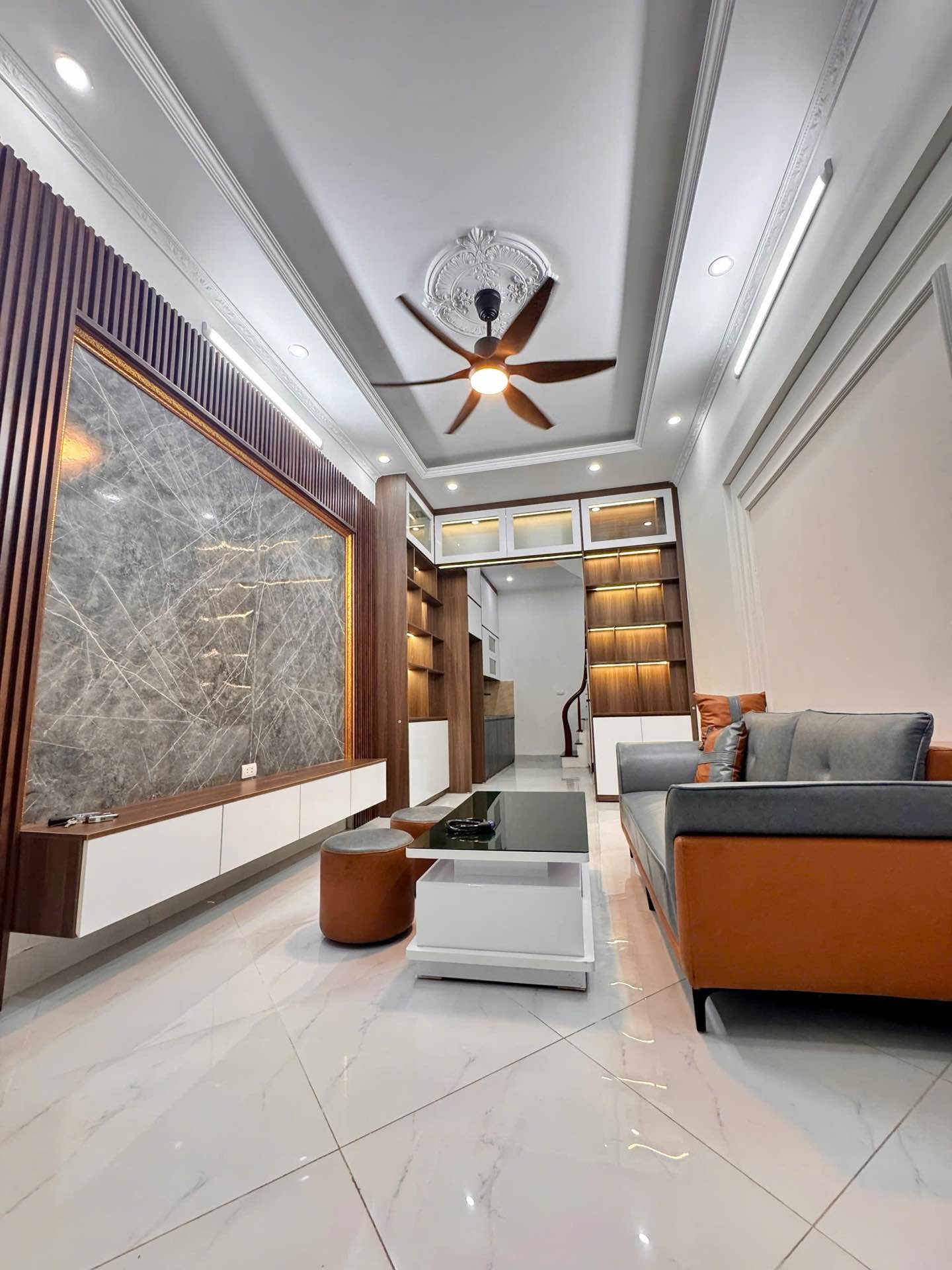 - Trương Định, diện tích 32m², giá 8.6 tỷ VND