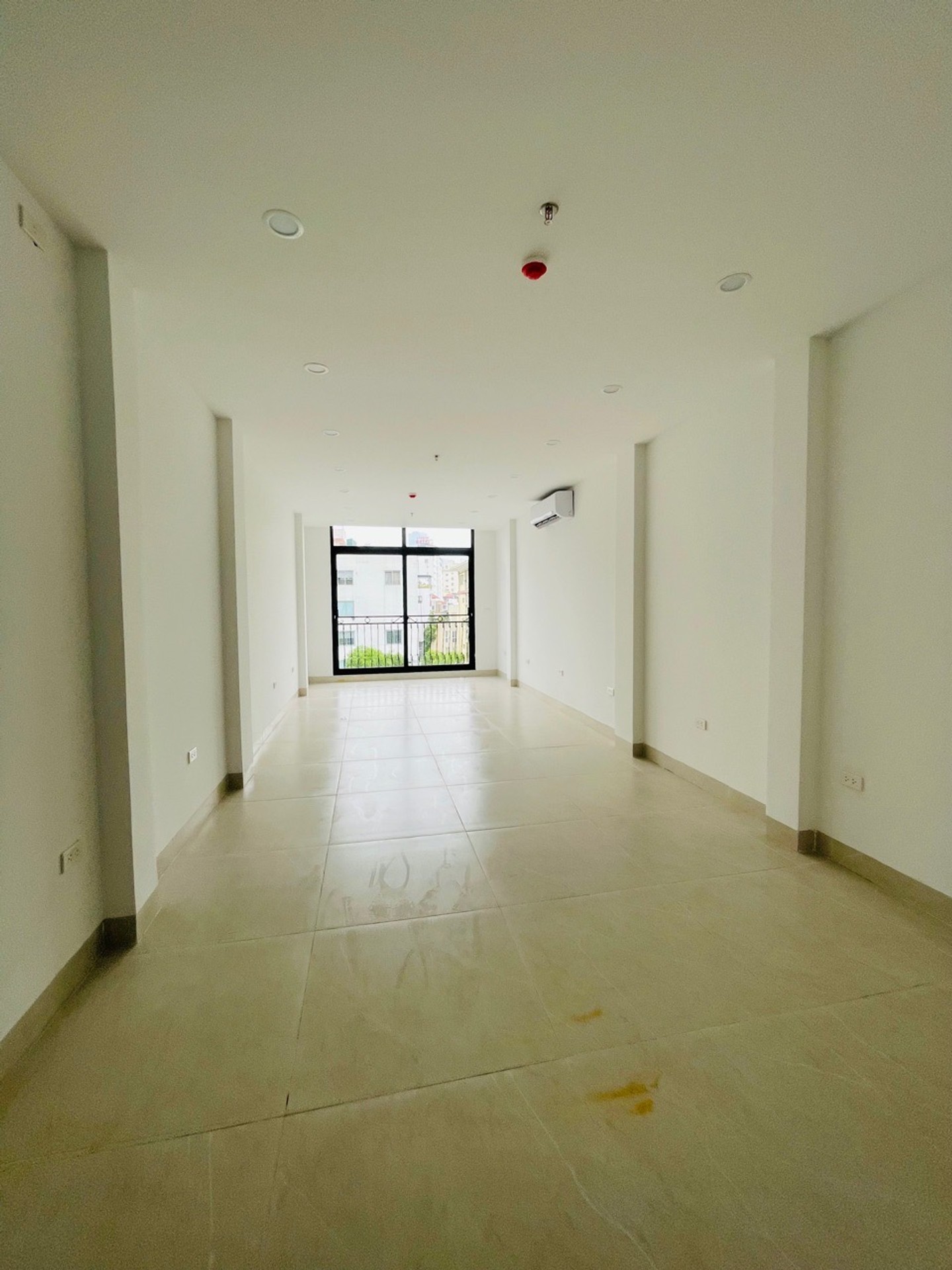 Nhà Mặt Phố Hiện Đại Tại Trung Tâm Cầu Giấy