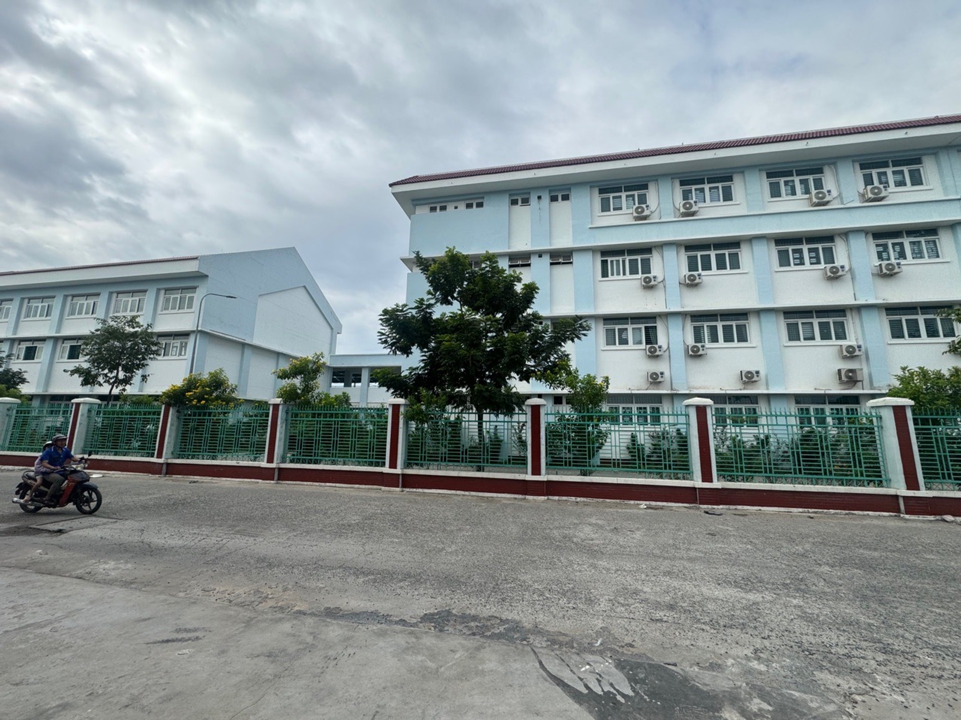 ☘️MẶT PHỐ 12M ĐỐI DIỆN TRƯỜNG HỌC - KHU PHÂN LÔ KINH DOANH NHIỀU LĨNH VỰC- NHÀ ĐẸP 5 TẦNG THANG MÁY