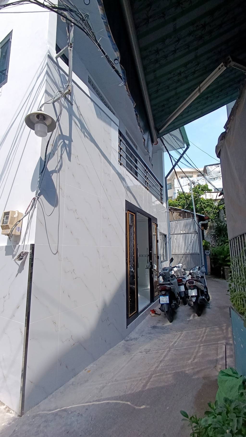 Nhà góc rộng, giá mềm, sẵn ở ngay Quận 8