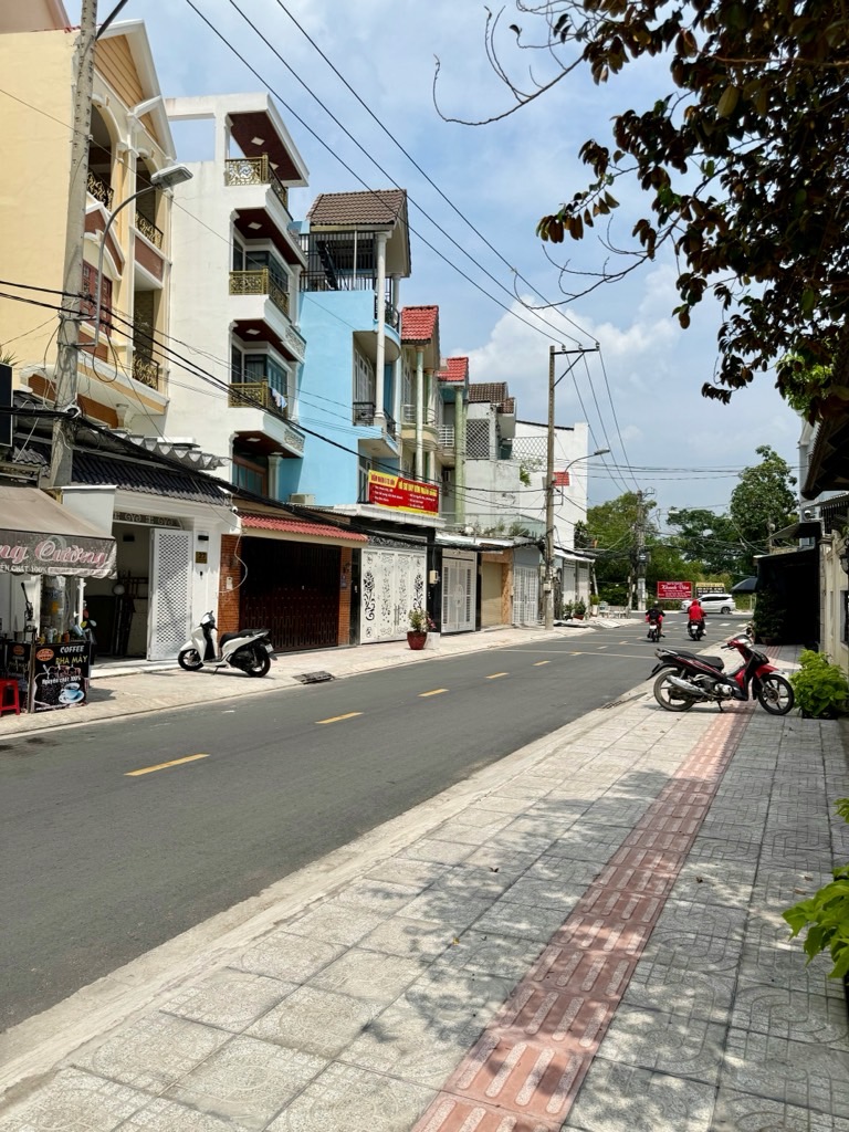 Cơ hội vàng sở hữu nhà mặt phố kinh doanh đỉnh tại thị trấn Nhà Bè với giá tốt