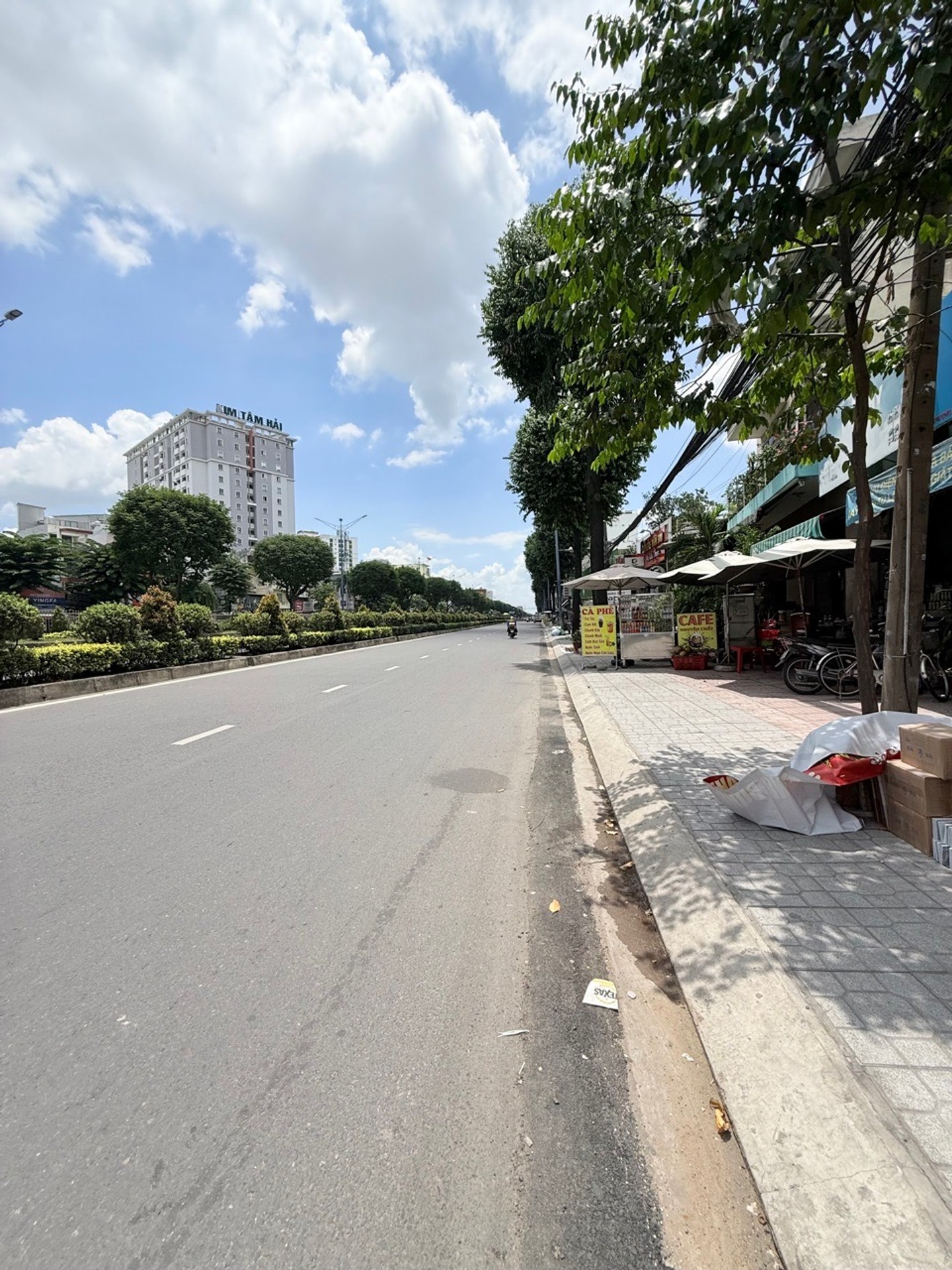 Bán nhà mặt phố tại phường Đông Hưng Thuận, Trường Chinh, mặt tiền 9,2m, 3 tầng, giá 18 tỷ