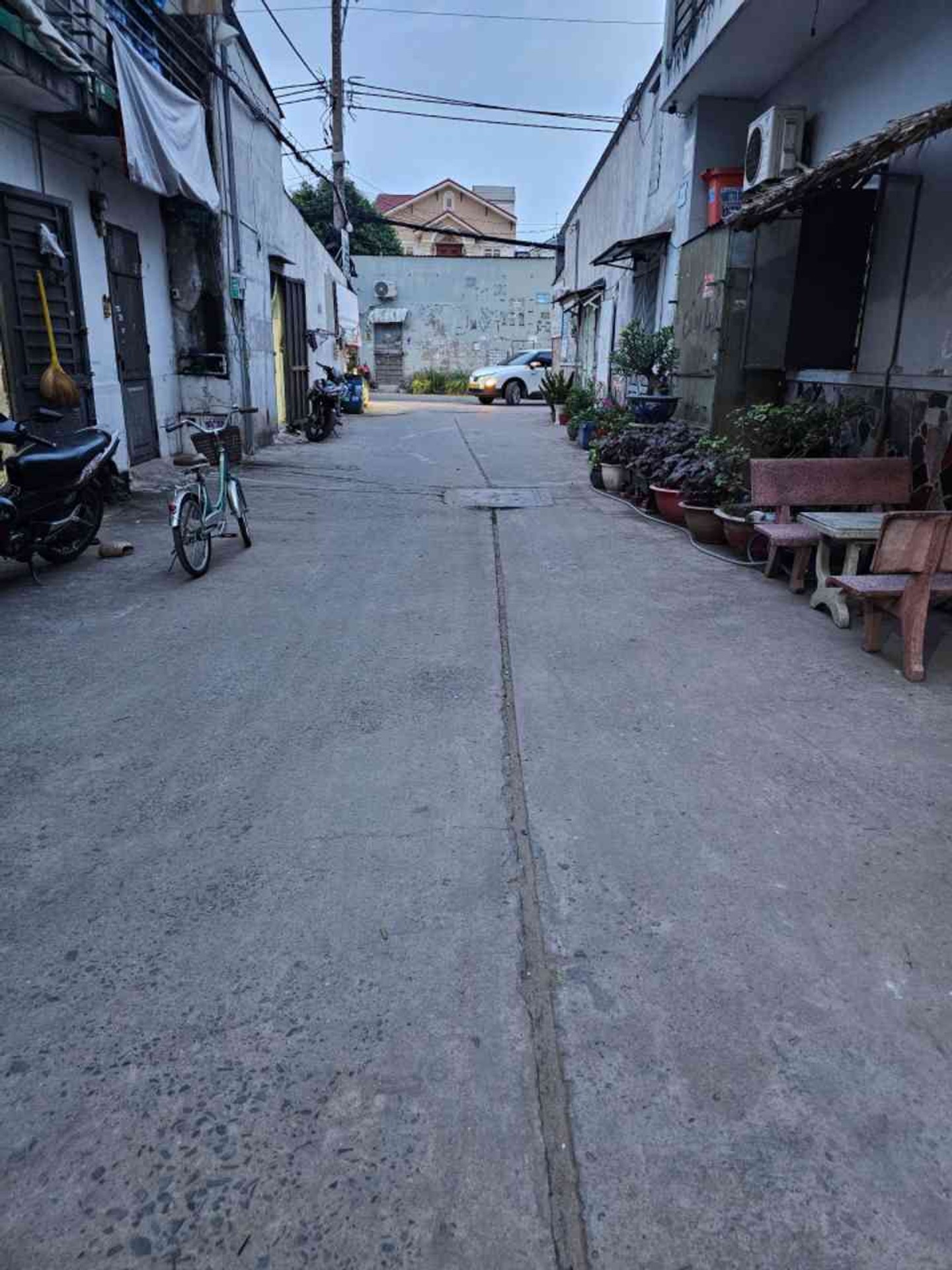 Bán nhà 3 tầng 4 phòng ngủ diện tích 100m2 phường Bình Tân, giá tốt