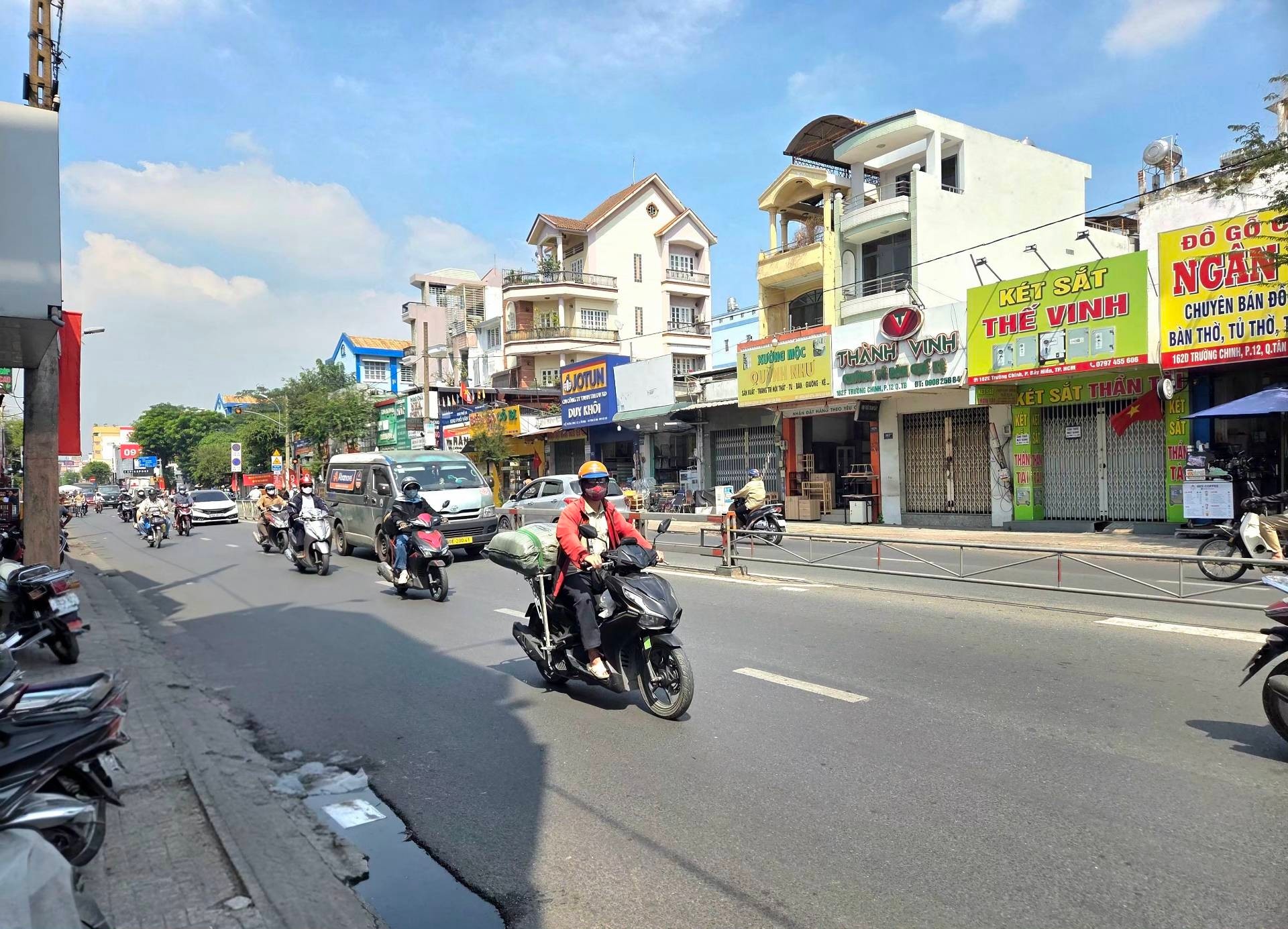 Bán nhà mặt phố 4 tầng góc 2 mặt tiền tại Quận Tân Bình