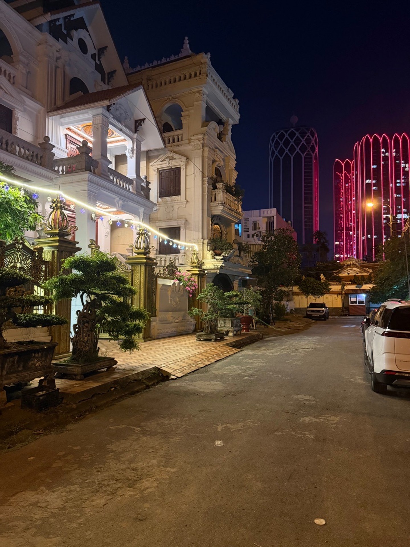 Bán Biệt Thự Hoàng Thế Thiện 280 m2 - tuyến sau Lê Hồng Phong - Lô Góc - 3 tầng - chỉ 20.8 tsr