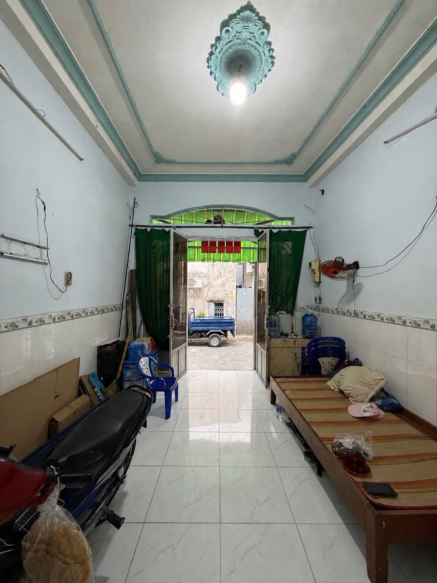 Bán nhà 3 tầng 3 phòng ngủ-Lạ long quân-Tân Bình, hẻm xe tải rộng 6m