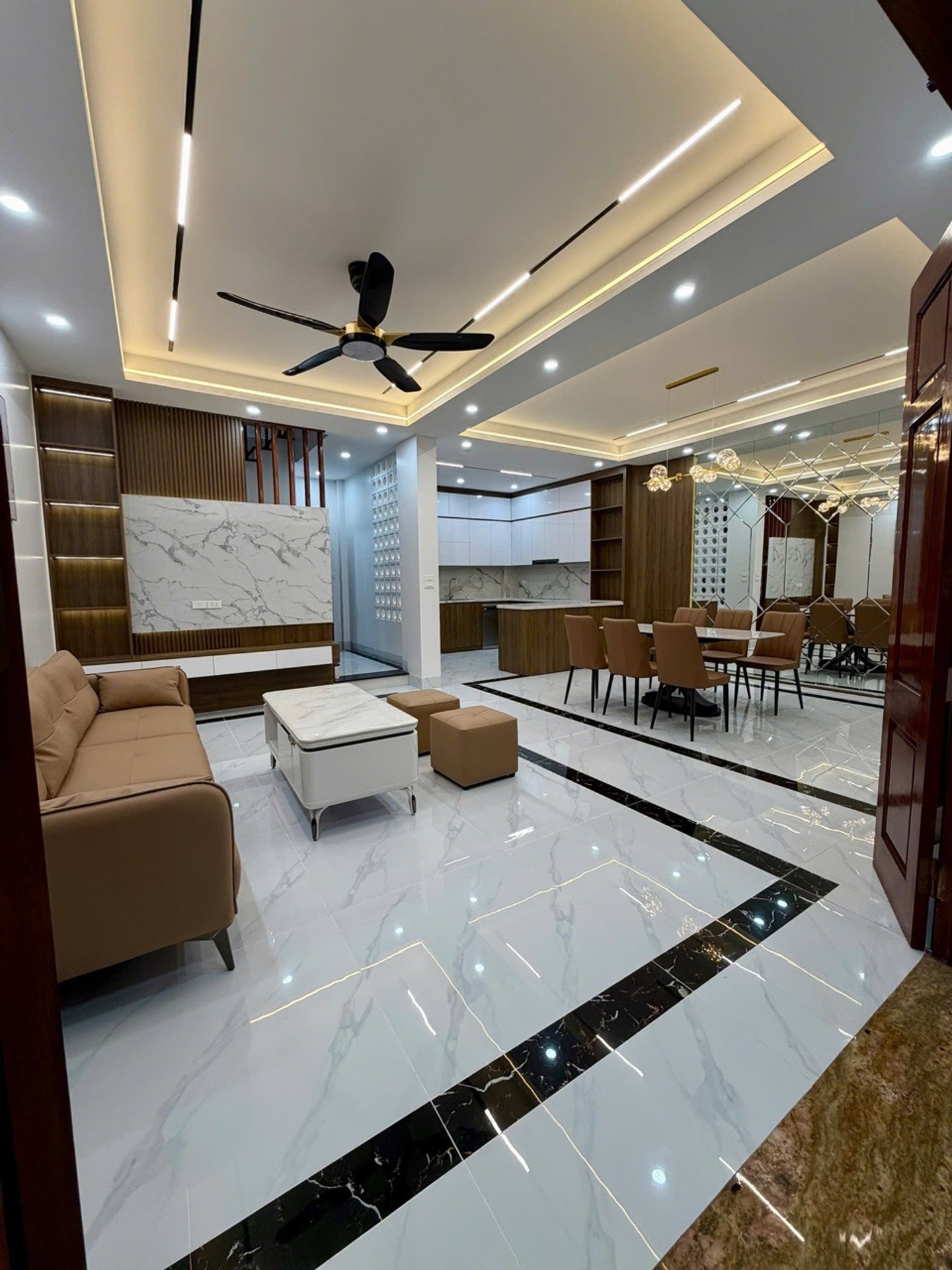 Bán nhà riêng 5 tầng tại Hoàng Ngân, diện tích 59m2, mặt tiền 7m, pháp lý đầy đủ